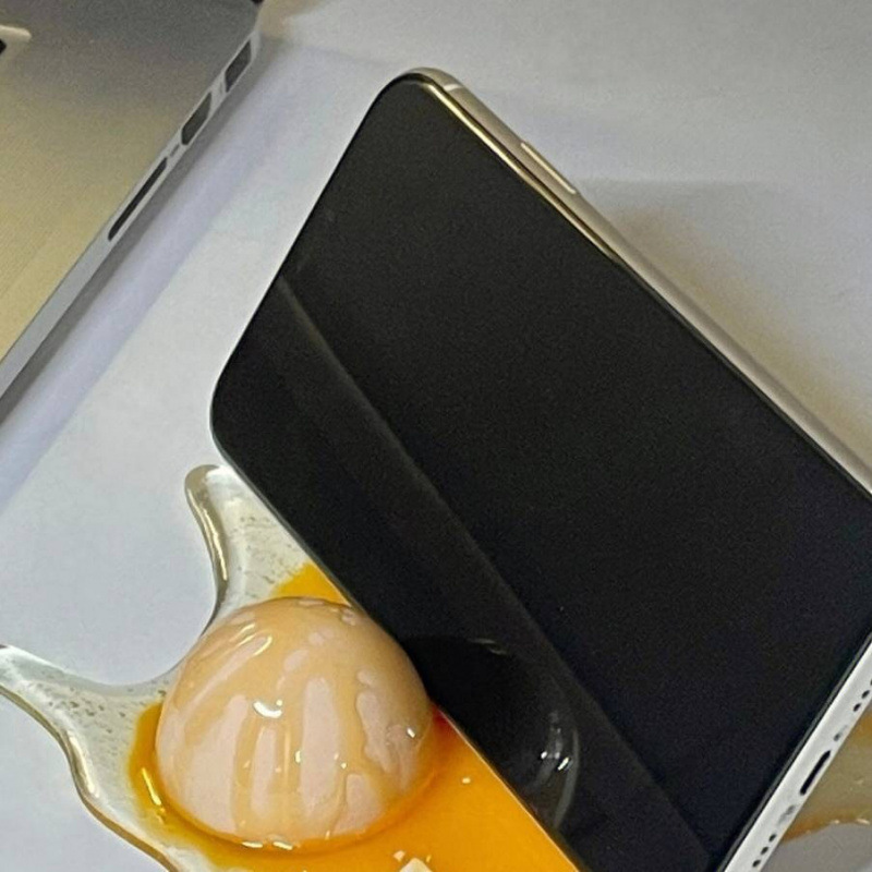 Cracked Egg Phone Stand Holida - огляд і ціна Esports Gaming Trophy