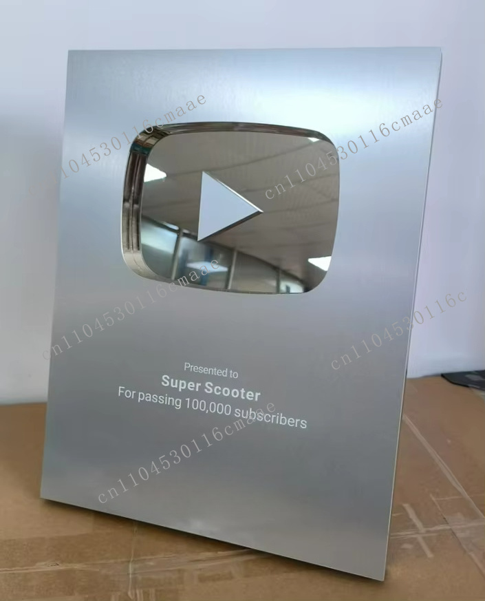 Play button prizes, aluminum s - огляд і ціна Esports Gaming Trophy